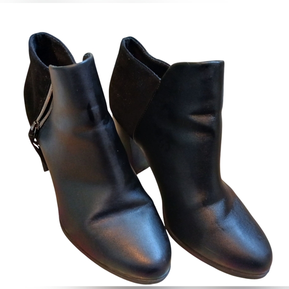 FIONI Clothing Shoes - Fioni Women's Black Faux Suede And Faux Leather Ankle Boots- Size 11 EUC